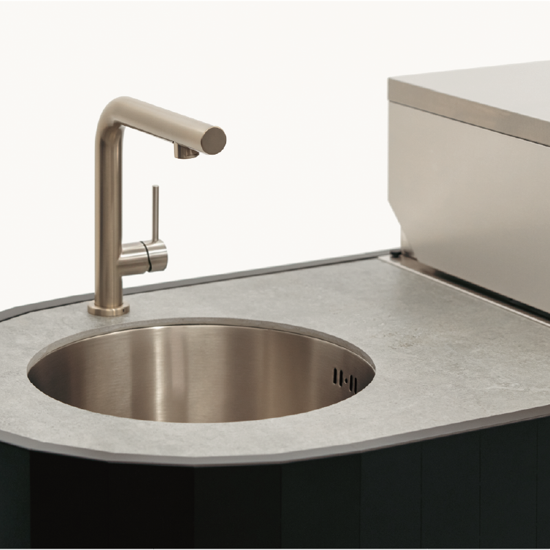 Q-Boo OVO GL buitenkeuken zwart staal – Gasbarbecue met spoelbak en Dekton Kreta werkblad
