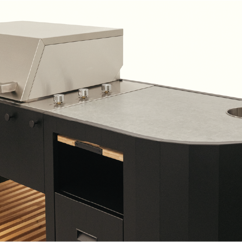 Q-Boo OVO GL buitenkeuken zwart staal – Gasbarbecue met spoelbak en Dekton Kreta werkblad