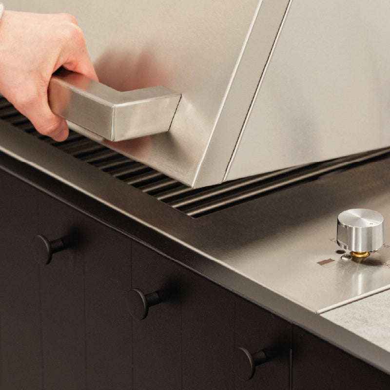Q-Boo OVO GM buitenkeuken zwart staal – Gasbarbecue met Dekton Kreta werkblad